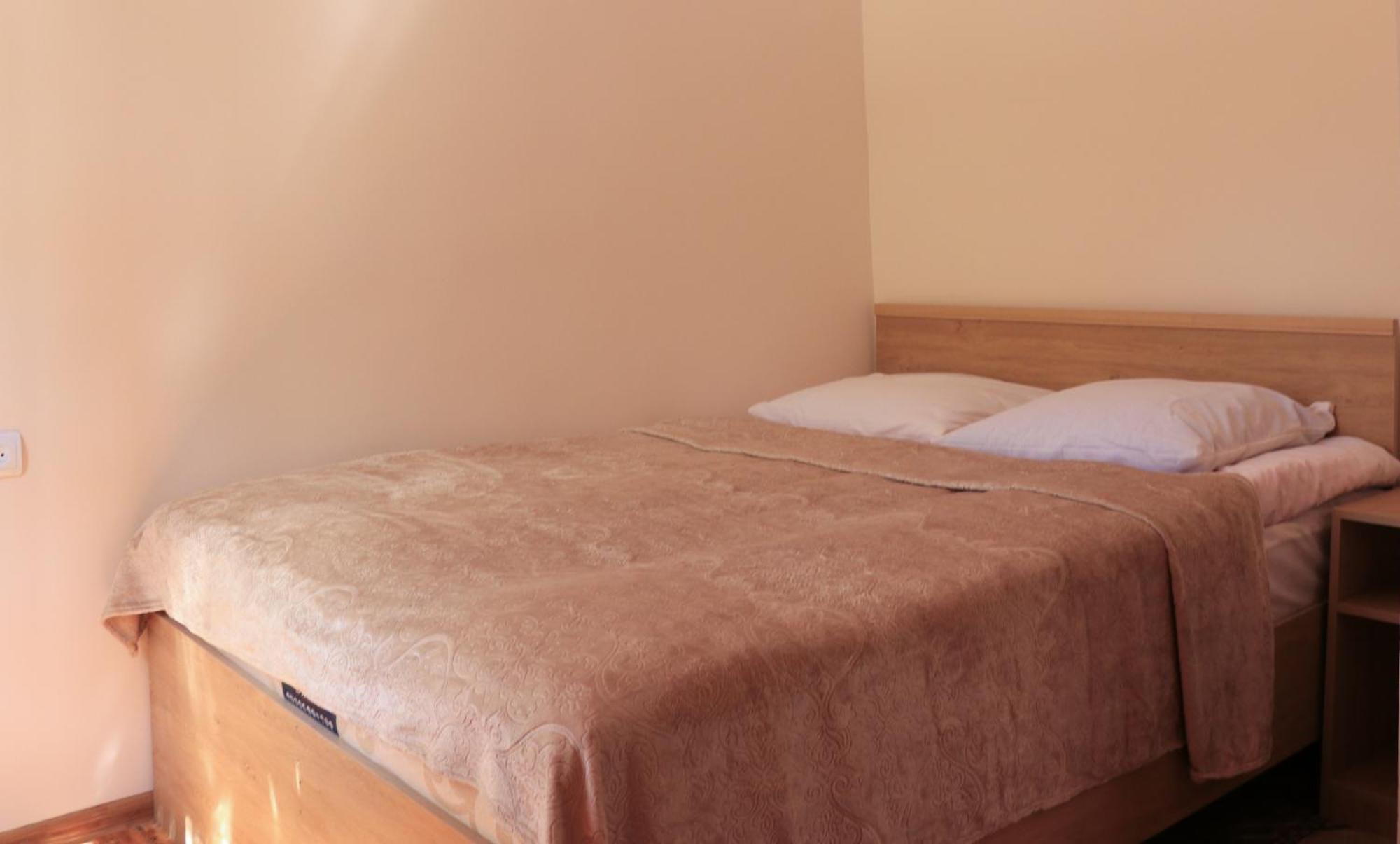 Legend Guest House Yekhegis Exterior foto